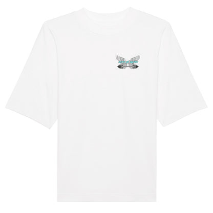 RIFF_N_REPS Logo in leuchtendem Cyan auf der linken Brust eines schwarzen Organic Oversize T-Shirts.