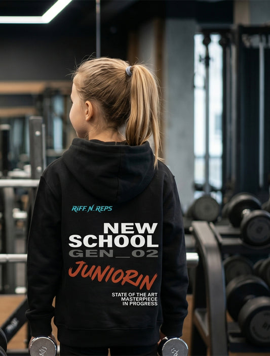 Schwarzer Mädchen Kapuzenpullover mit dynamischem New School Design und dezentem Cyan Branding oben links. Tochter und Mutter