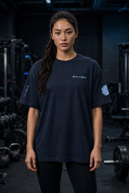 ICE ROSE Oversized Heavy Tee von RiFF_N_REPS mit Ice-Blue Frontlogo, ICE_ROSE 01 Sleeve-Code und Ice-Rose-Detail