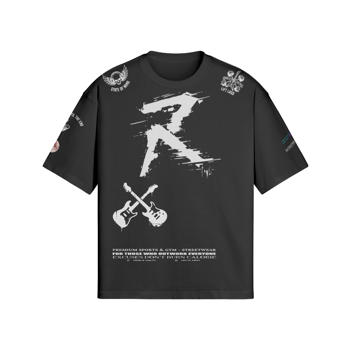 Vorderseite eines Boxy-Fit Baumwoll-Shirts mit dezentem RiFF_N_REPS Logo, gekreuzten Gitarren und technischem Textdruck am Saum.